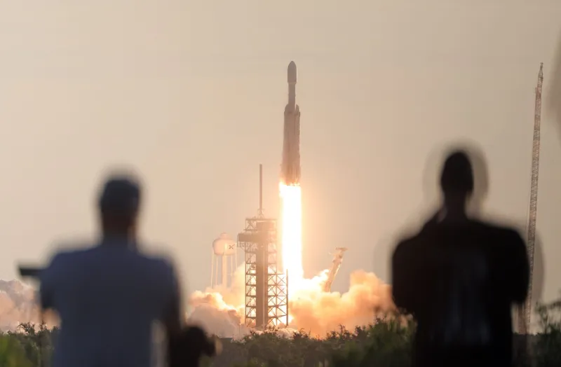 Elon Musk says he will give a SpaceX share to 'every kid in America'
