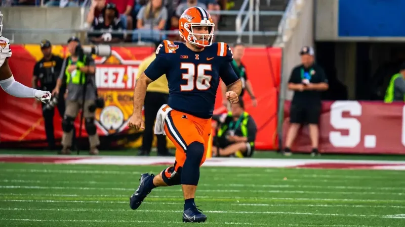 Hansen Named to Mannelly Award Watch List
