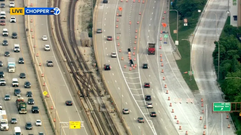 Kennedy Expy. new configuration for outbound lanes in effect at Edens Junction