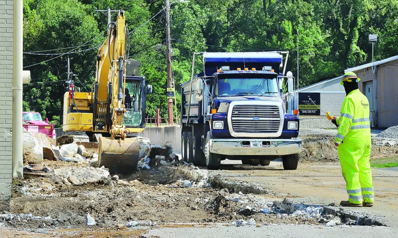 Gas leak on East Broadway in Alton prompts evacuation, no injuries