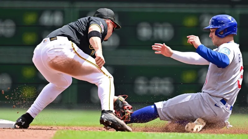 Henry Davis slugs late go-ahead homer as Pirates send Cubs to a 9th straight loss in 2-1