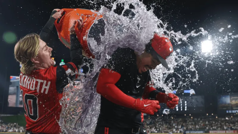 Vargas' two-run homer in the 10th inning gives the White Sox a 4-3 victory over the Tigers