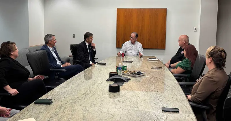Governor visits Ivy Tech's Valparaiso campus