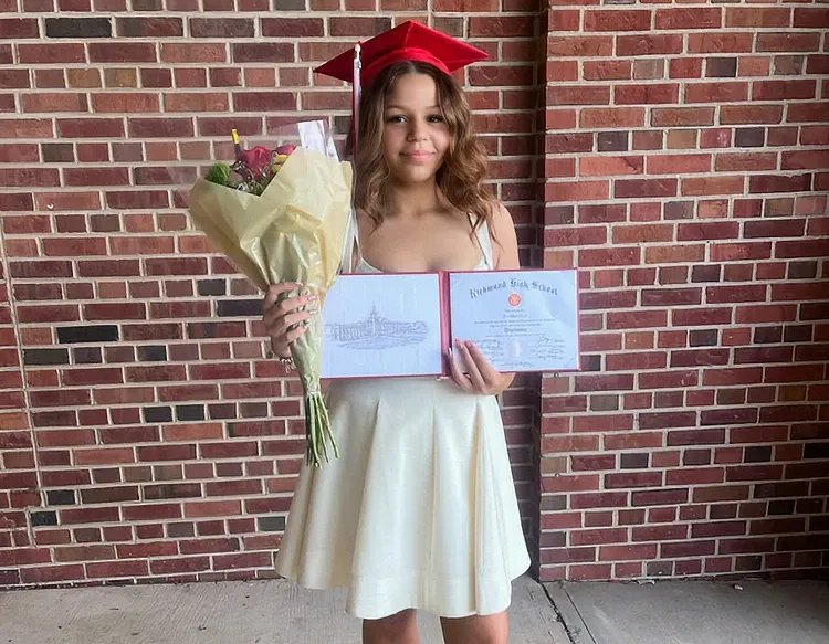 RHS GRAD AWARDED SEARA BUR