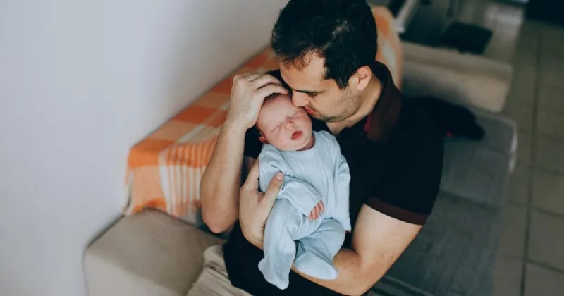 New dads who take longer parental leave less likely to suffer depression