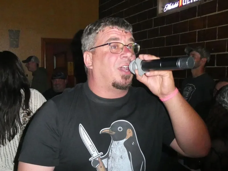 Last call at Zombie Club: Long-time patrons sing farewell to beloved dive bar