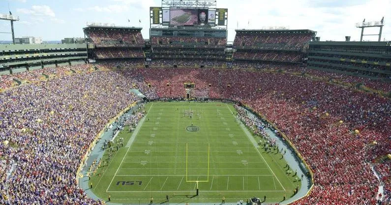 Notre Dame to wear Packers inspired uniforms at Lambeau Field