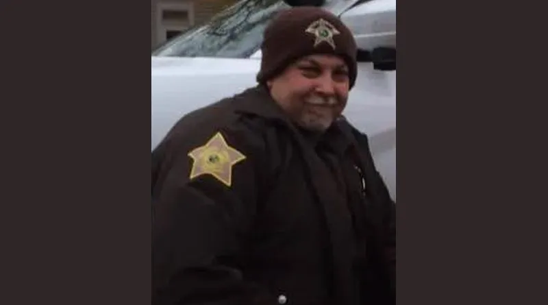 Volunteer firefighter/reserve deputy praised for rescue efforts