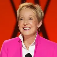 Women's basketball hall of famer to perform standup in Munster