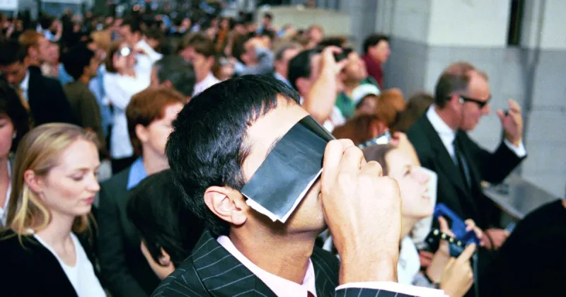 3 ways to watch a solar eclipse without eclipse glasses