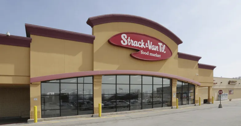 Strack & Van Til giving out free meals through Saturday to those affected by storm