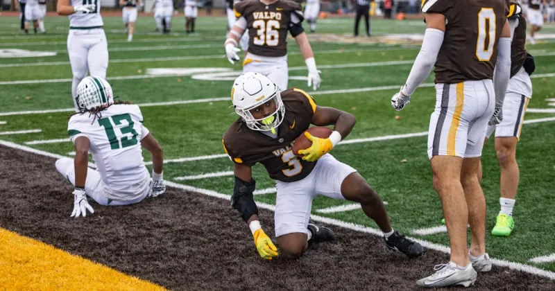 Valparaiso defensive back donates bone marrow to 5-year-old in France