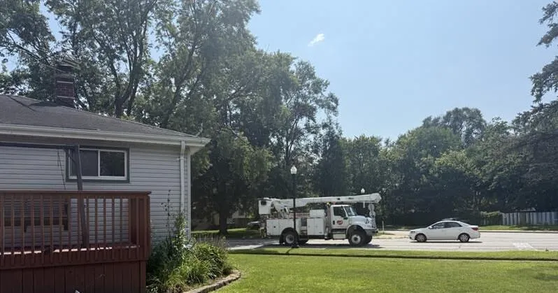 As power surrounds them, 8 Hammond homes without power seek answers from NIPSCO