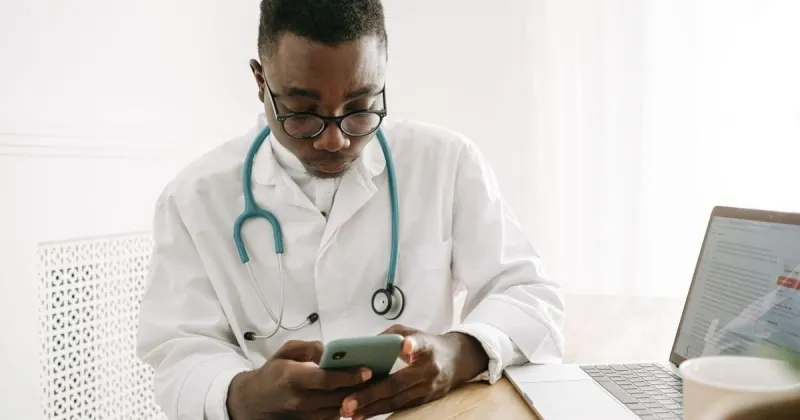 Does the way we write to our doctors affect if they reply?