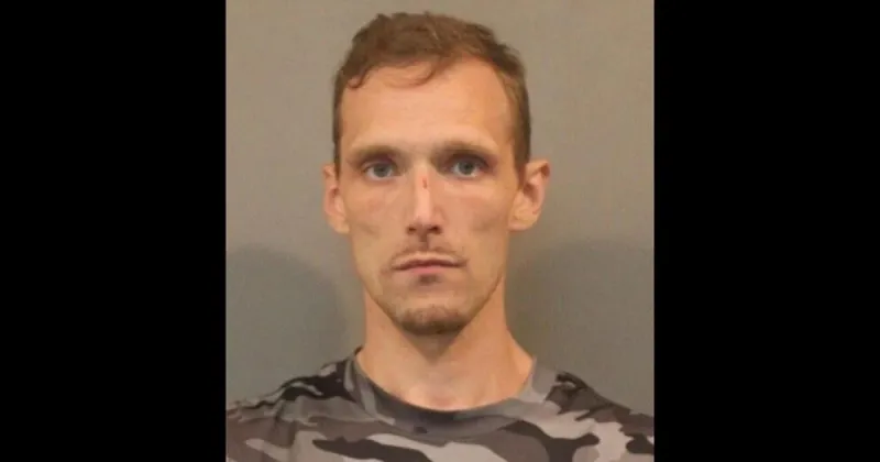 Hobart man charged after allegedly choking out mom, injuring pregnant girlfriend
