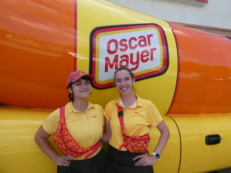 Wienermobile draws crowd of 500-plus to Chesterton while hot-dogging through Indiana