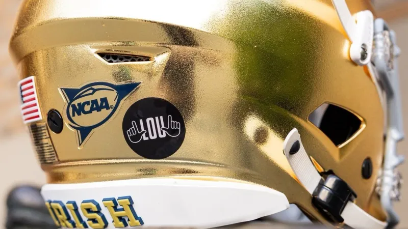 Notre Dame to honor Lou Holtz with decals on helmets in 2026