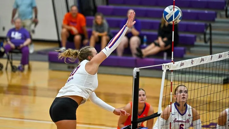 Volleyball falls to Kansas City in weekend finale