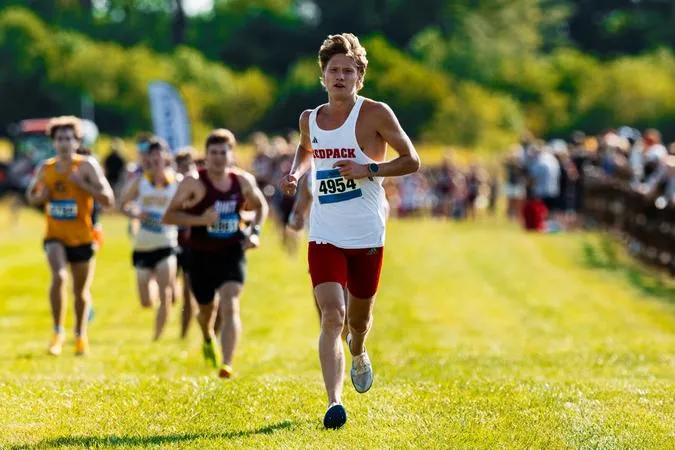 Vaught Leads Wabash at Grizzly Invitational