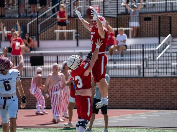 Little Giants Rally Past Hampden-Sydney in Gentlemen's Classic Opener