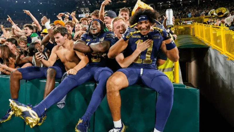 Lambeau Leap: 2nd half surge leads Notre Dame past Wisconsin