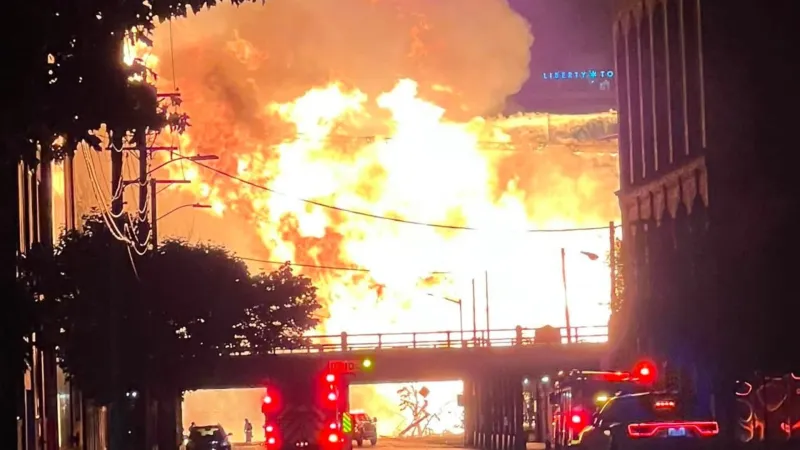 South Bend Fire Department responding to large fire near Lafayette Boulevard and South Street, public asked to avoid area