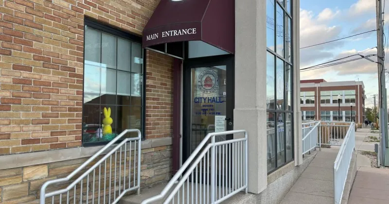 Crown Point council waits to make final decision on veterinary clinic, adoption center