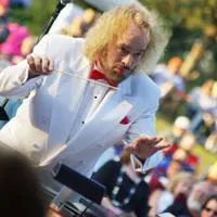 What does a maestro do off-stage? Kirk Muspratt takes us behind the baton | Davich