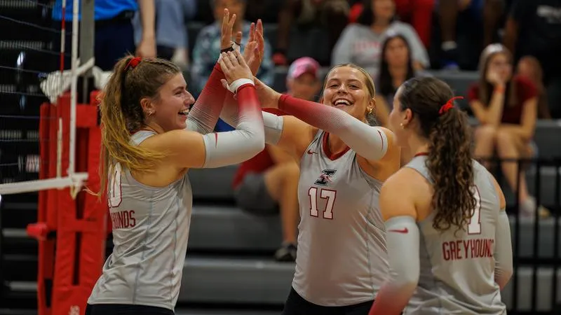 Hounds Complete Comeback against Sailfish to Extend Win Streak to Nine