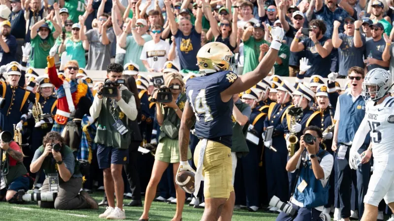 Fast start propels Notre Dame to dominant win in home opener