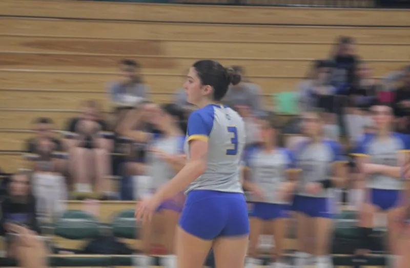 Photo Essay: Women's Volleyball wins game against Zionsville
