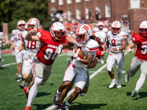 Wabash Takes Unbeaten Record on Road to Face Oberlin