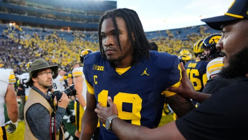 No. 17 Iowa drives for last-play TD to beat No. 18 Michigan 20-19