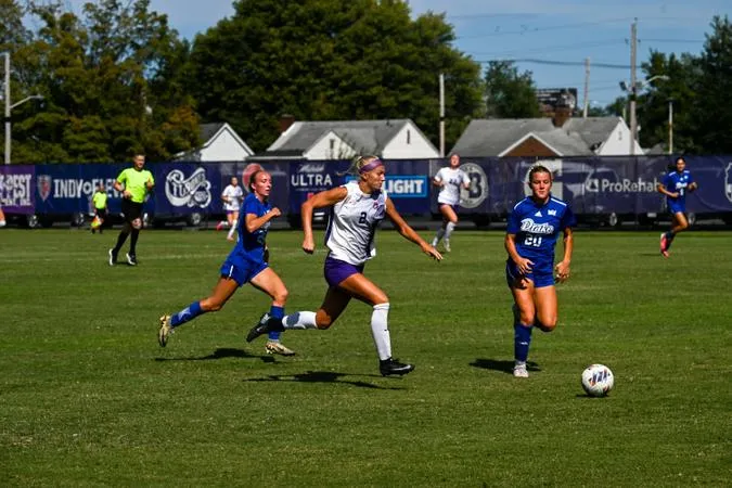 Aces Fall to Drake in Second Conference Game
