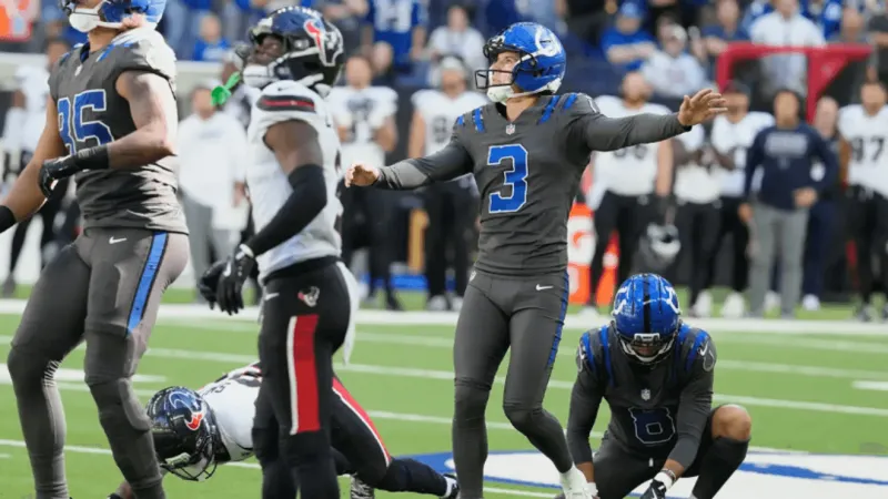 Colts end 9-game skid with 19-17 victory over Texans as Shrader kicks winner