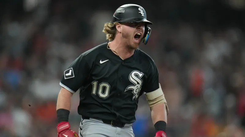 White Sox pounce early, finish sweep of Astros for first playoff series win since 2005