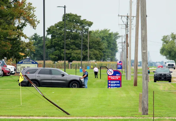 Southern Wells schools cleared after bomb threat