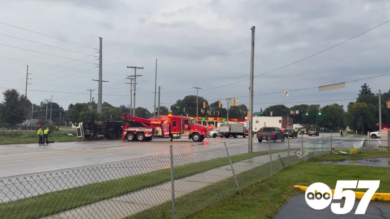 Semi rollover on Old US 31 and Kern Rd