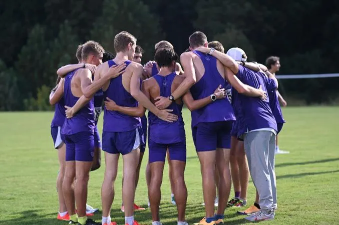Cross Country Combines for Eleven Personal-Bests at Louisville Meet