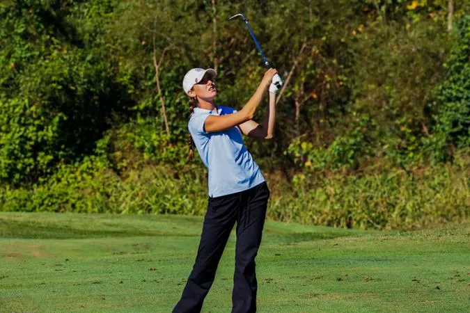 Johnson's Red Numbers Have Bulldogs in Lead at Fall Invitational