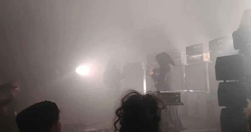 Sunn0))) put on a knockout show...Literally