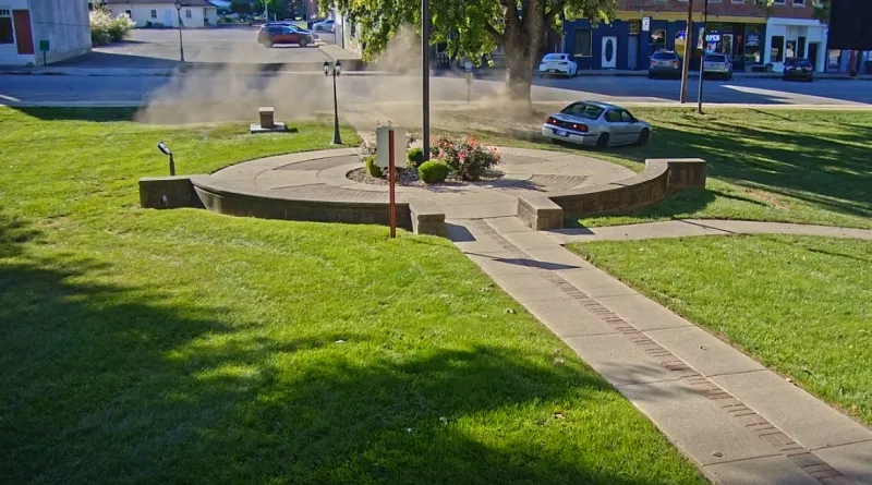Driver arrested after Jennings courthouse lawn hijinks