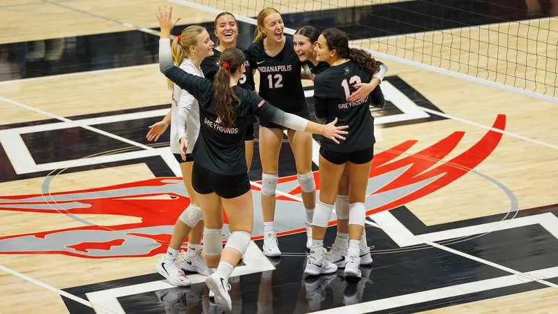 Hounds Handle Flyers in Homecoming Sweep