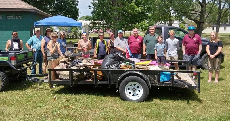 43 volunteers help clean up Cedar Creek