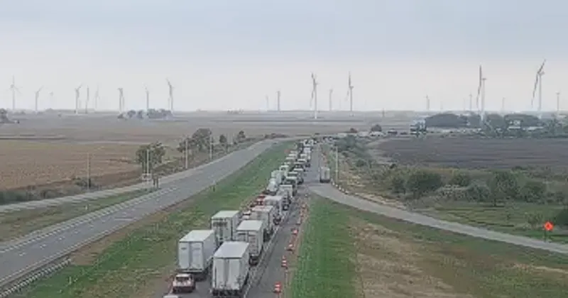 Crash closes all I-65 lanes in Jasper County Wednesday afternoon