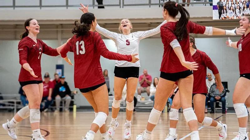 Greyhounds Outlast Huskies in Crossover Finale