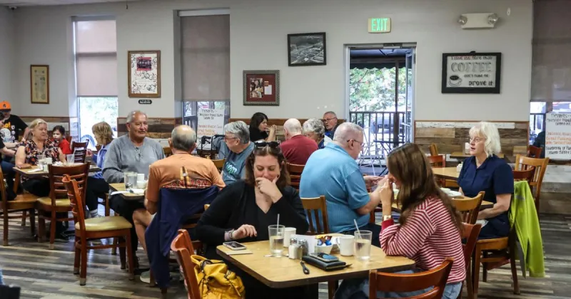 From cinnamon rolls to lifelong patrons, Suzie's Cafe keeps Northwest Indiana coming back