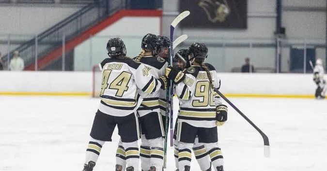 D1 women's hockey sweeps Aquinas in historic series