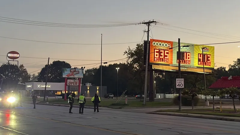 Crash causes traffic delays along SR 933, Drivers asked to avoid the area. FACT activated