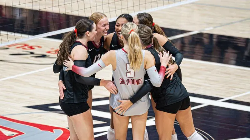 Hounds Hold Steady in Coaches Poll